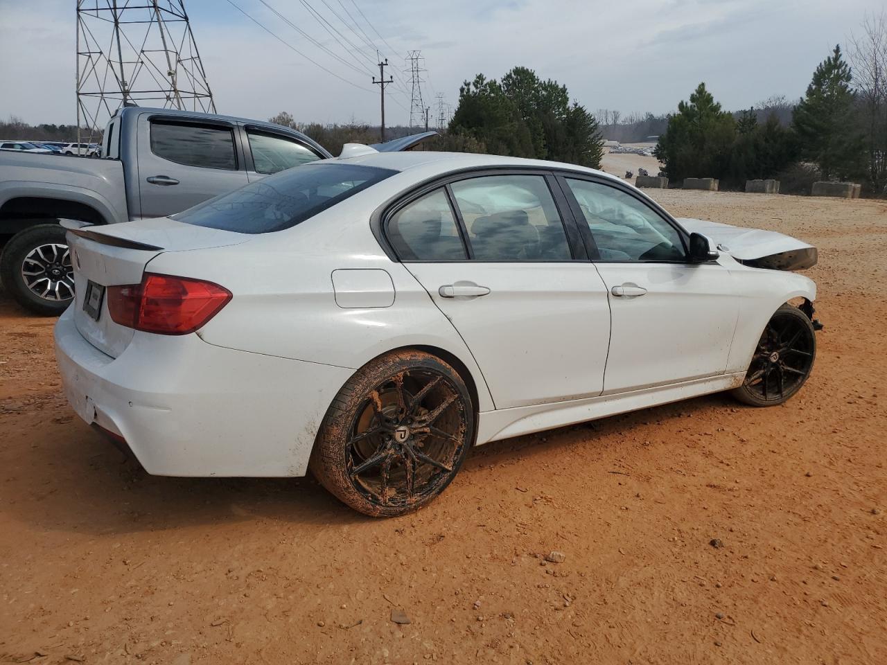 2014 BMW 3er VIN WBA3A5C56EF453569 Copart auction photo, front end damage thumbnail 3