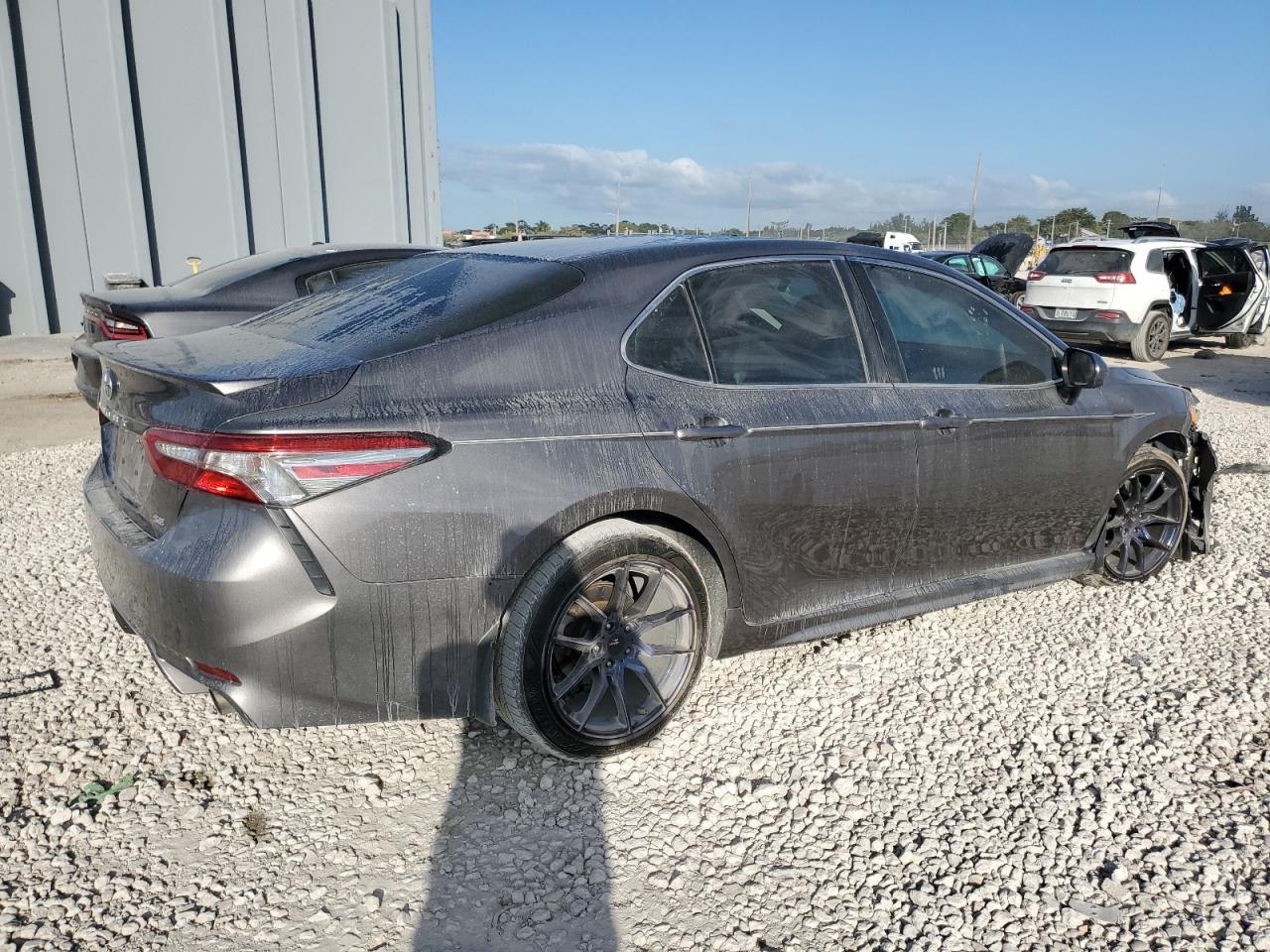 2018 Toyota Camry VIN 4T1B11HKXJU541158 Copart auction photo, front end / minor dent/scratches damage thumbnail 3