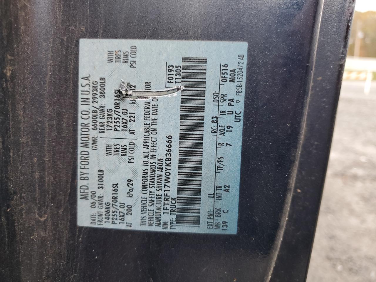 2000 Ford F-150 VIN 1FTRF17W0YKB36666 Copart auction photo, all over damage thumbnail 12