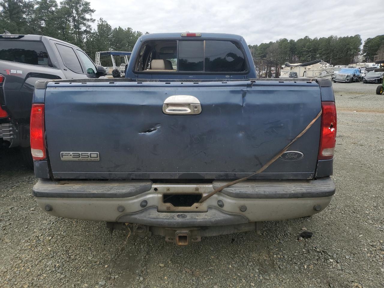 2006 Ford F250 VIN 1FTSW21P06EB75391 Copart auction photo, vandalism damage thumbnail 6