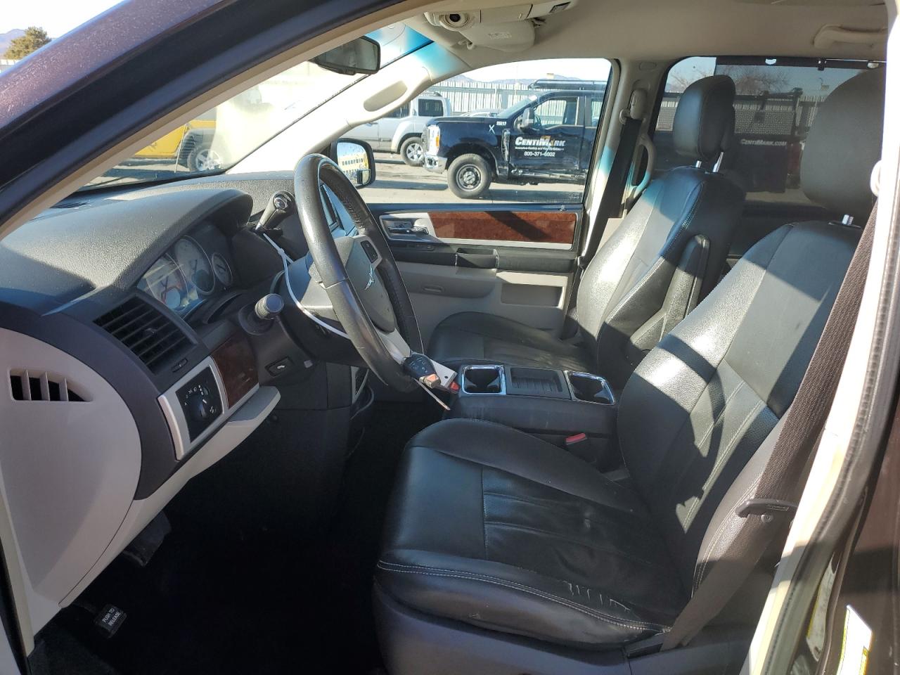 2010 Chrysler Town & Country VIN 2A4RR8D19AR430917 Copart auction photo, front end / side damage thumbnail 7