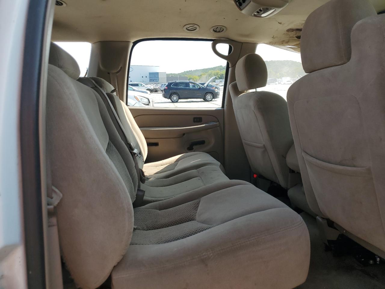 2005 Chevrolet Suburban VIN 1GNEC16Z65J131712 Copart auction photo, all over damage thumbnail 11