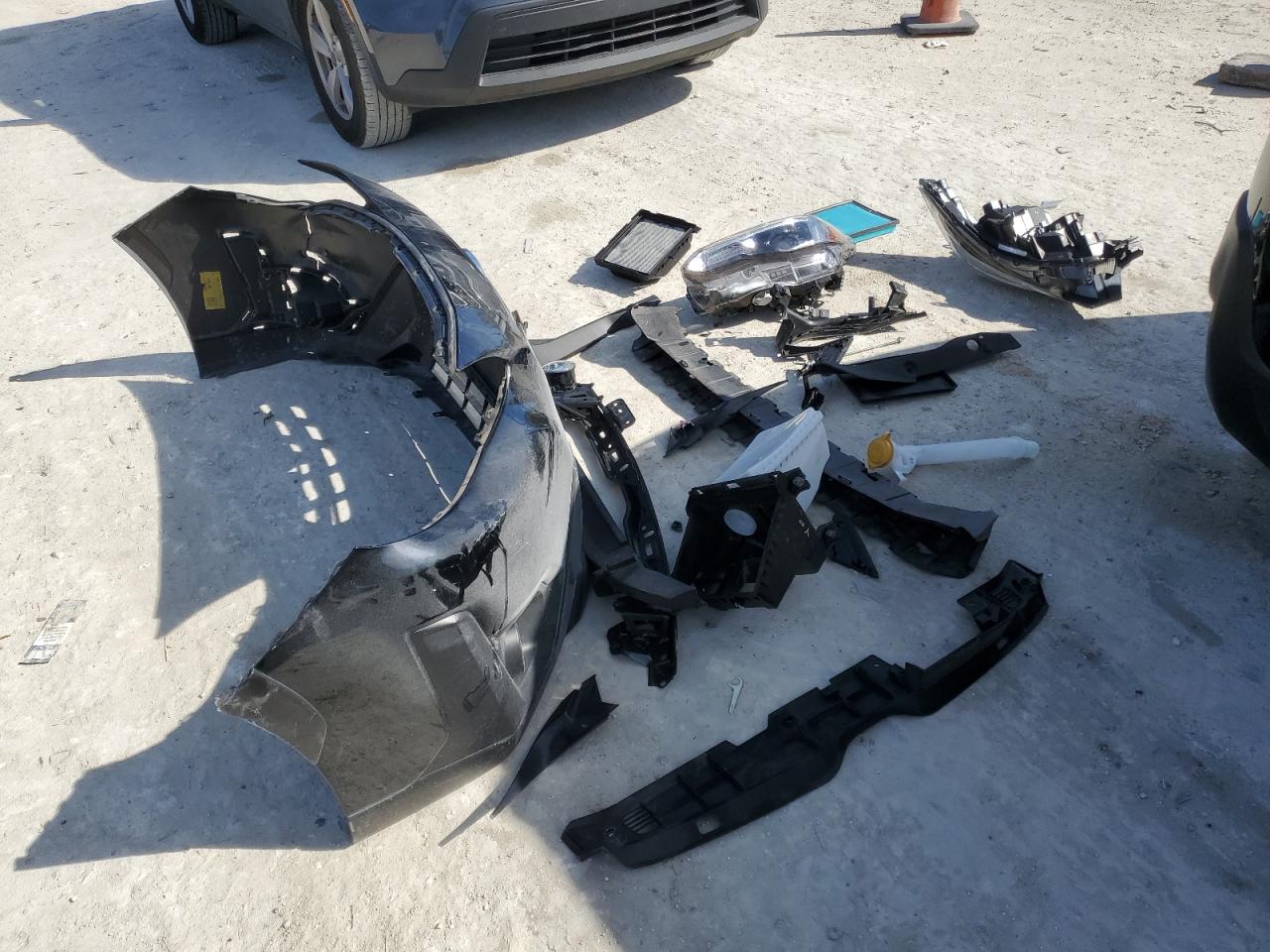 2021 Subaru XV VIN JF2GTHNC6MH328359 Copart auction photo, front end / minor dent/scratches damage thumbnail 13