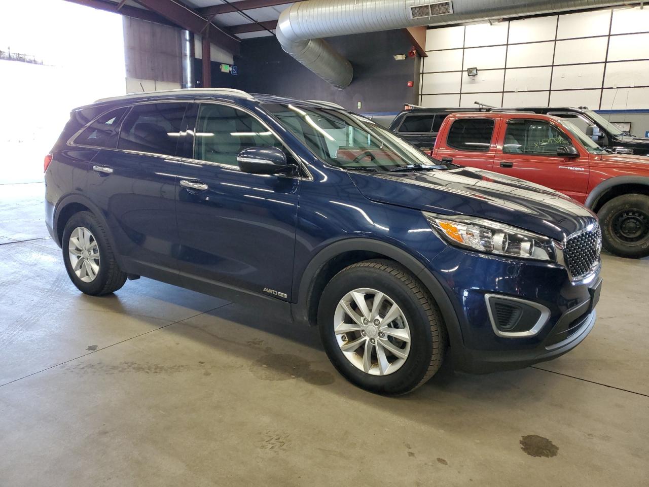 2017 KIA Sorento VIN 5XYPGDA51HG195902 Copart auction photo, minor dent/scratches damage thumbnail 4
