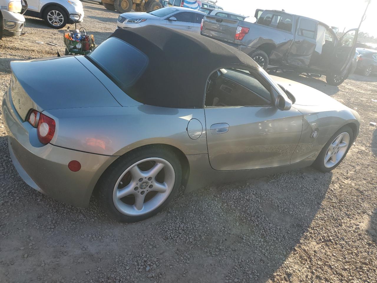 2005 BMW Z4 VIN 4USBT33585LS54029 Copart auction photo, mechanical / minor dent/scratches damage thumbnail 3
