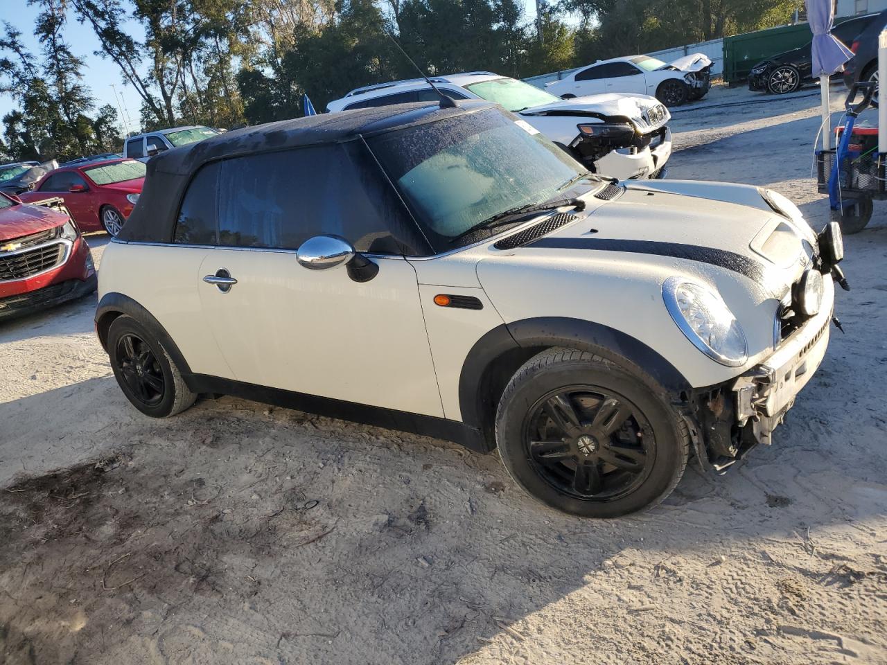 2006 MINI Cooper VIN WMWRF335X6TF64082 Copart auction photo, front end / minor dent/scratches damage thumbnail 4