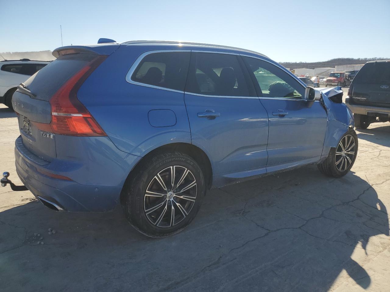 2019 Volvo XC60 VIN LYVA22RM6KB313270 Copart auction photo, front end / minor dent/scratches damage thumbnail 3