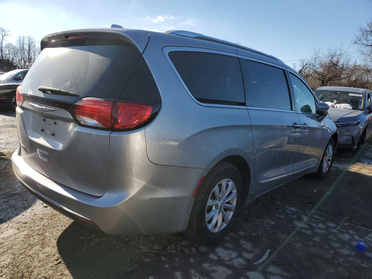 2018 Chrysler Pacifica VIN 2C4RC1BG6JR261798 Copart auction photo, front end damage thumbnail 3