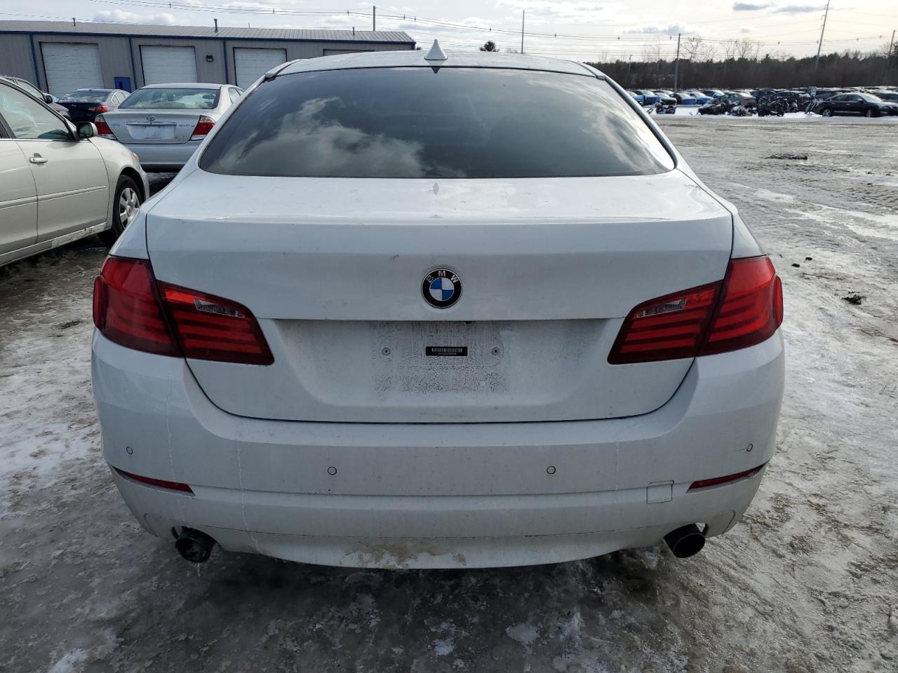 2013 BMW 5er VIN WBAFZ9C52DD090498 Copart auction photo, side / rear end damage thumbnail 6