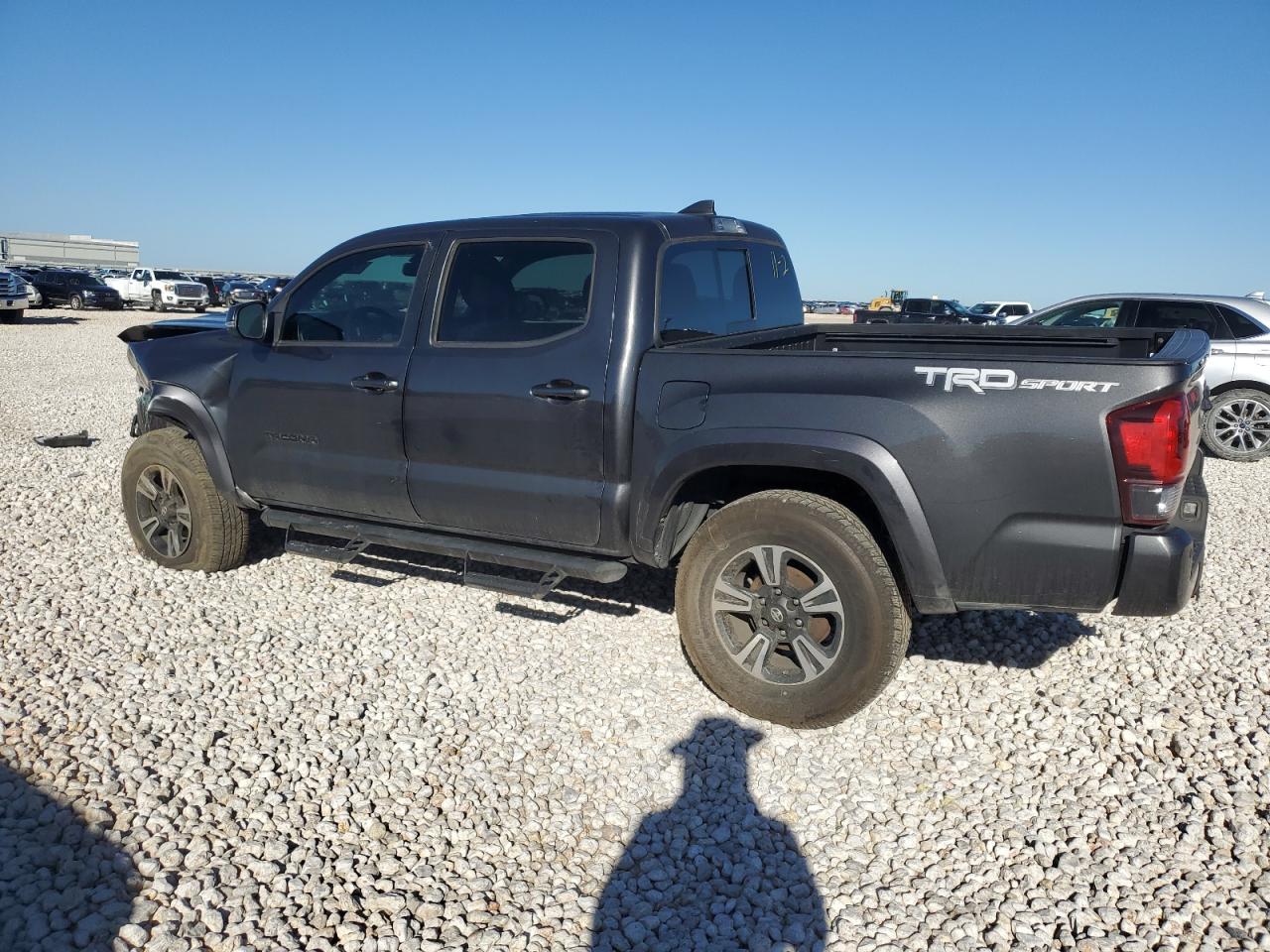 2018 Toyota Tacoma VIN 3TMAZ5CN5JM077766 Copart auction photo, front end damage thumbnail 2