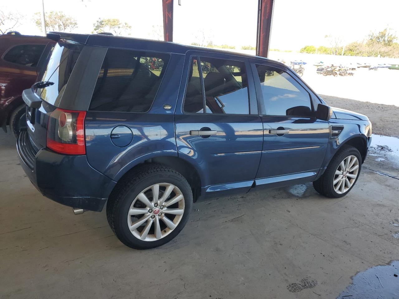 2010 Land Rover LR2 VIN SALFR2BN2AH173356 Copart auction photo, minor dent/scratches damage thumbnail 3