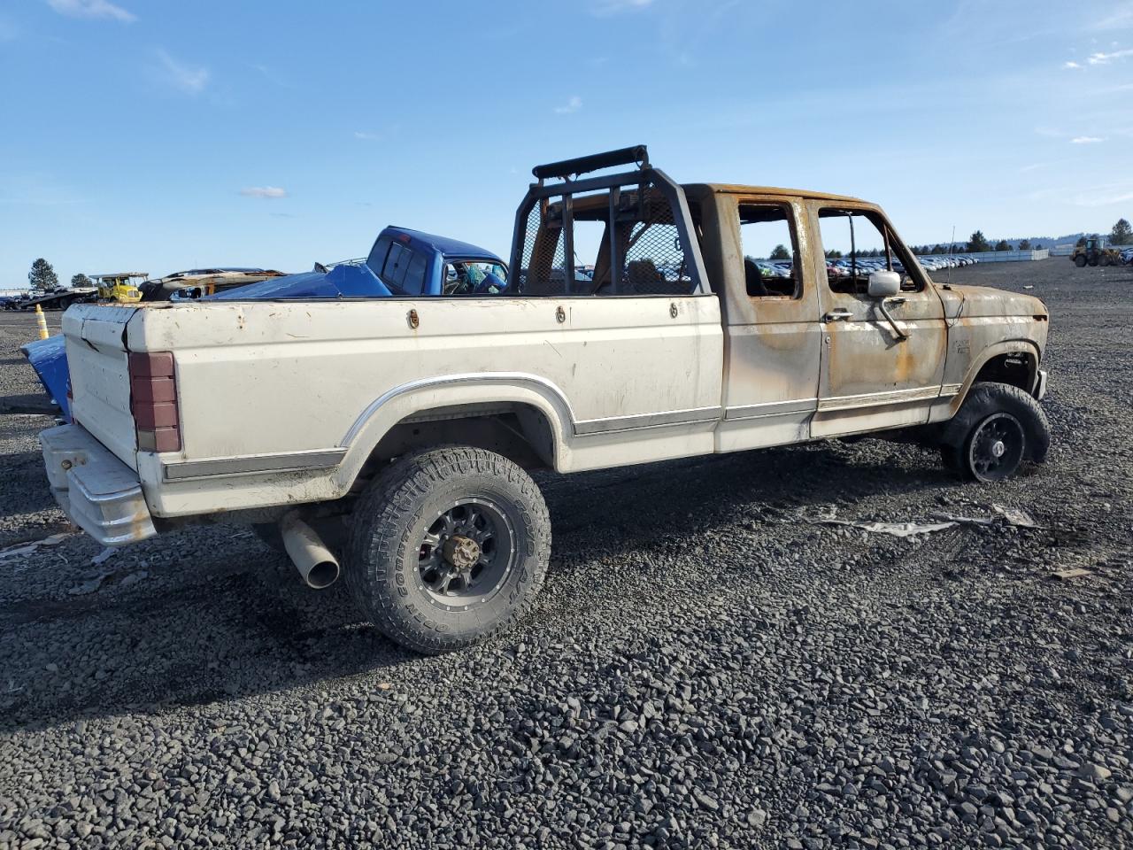 1986 Ford F250 VIN 1FTHX261XGKB48732 Copart auction photo, burn damage thumbnail 3