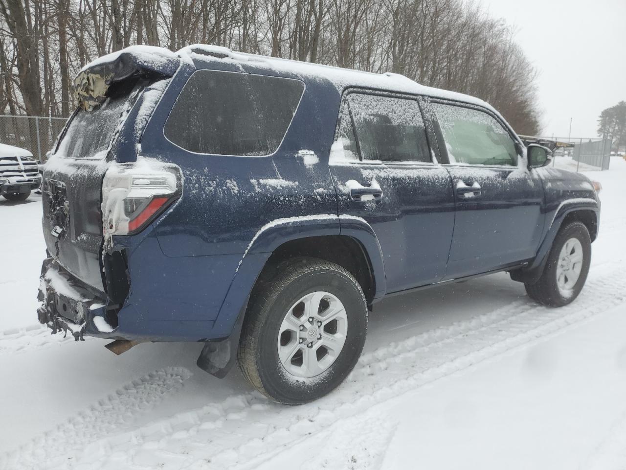 2020 Toyota 4Runner VIN JTEZU5JR3L5223223 Copart auction photo, burn / rear end damage thumbnail 3