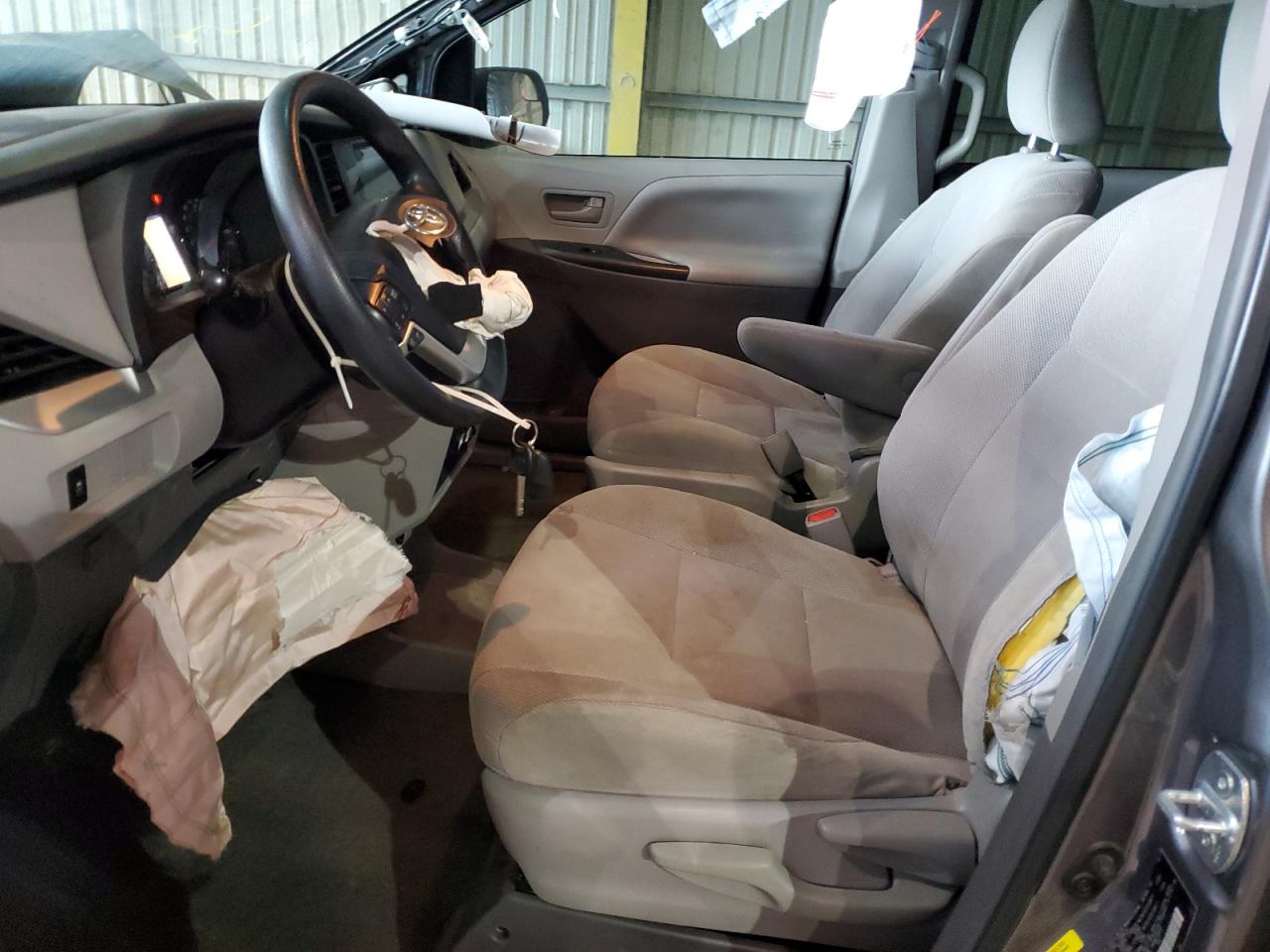 2017 Toyota Sienna VIN 5TDZZ3DC6HS833183 Copart auction photo, front end damage thumbnail 7