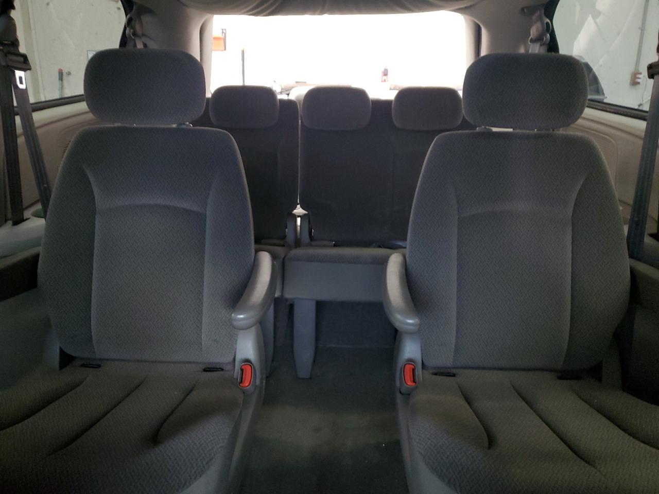2005 Chrysler Town & Country VIN 2C4GP44R05R551813 Copart auction photo, vandalism / minor dent/scratches damage thumbnail 10