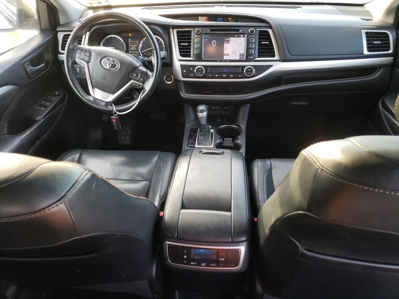 2018 Toyota Highlander VIN 5TDJZRFH3JS538704 Copart auction photo, front end / side damage thumbnail 8