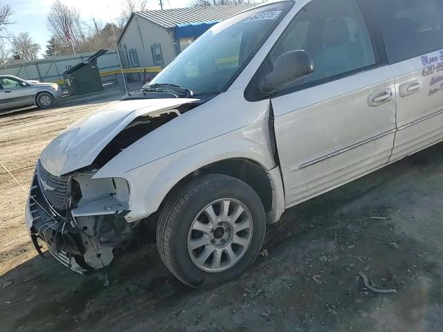 2003 Chrysler Town & Country VIN 2C8GP54L93R261695 Copart auction photo, front end / mechanical damage thumbnail 12