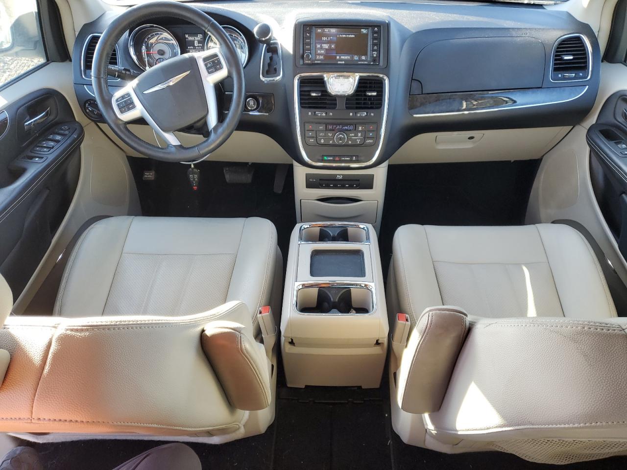 2015 Chrysler Town & Country VIN 2C4RC1CG5FR546515 Copart auction photo, front end / side damage thumbnail 8