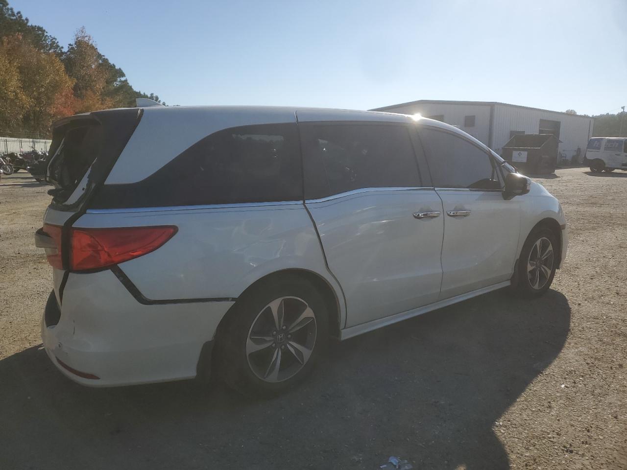 2018 Honda Odyssey VIN 5FNRL6H83JB000976 Copart auction photo, all over / minor dent/scratches damage thumbnail 3