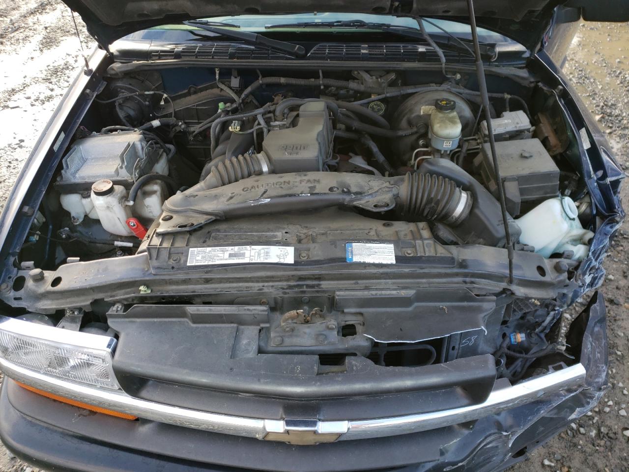 2000 Chevrolet S-10 Pickup VIN 1GCCS1449Y8130785 Copart auction photo, front end damage thumbnail 11