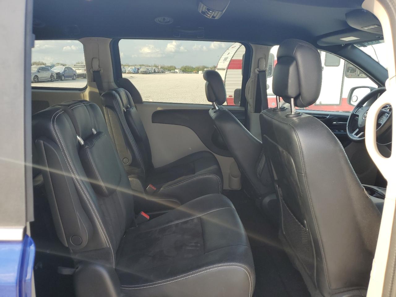 2019 Dodge Caravan VIN 2C4RDGCG1KR699547 Copart auction photo, water/flood damage thumbnail 11