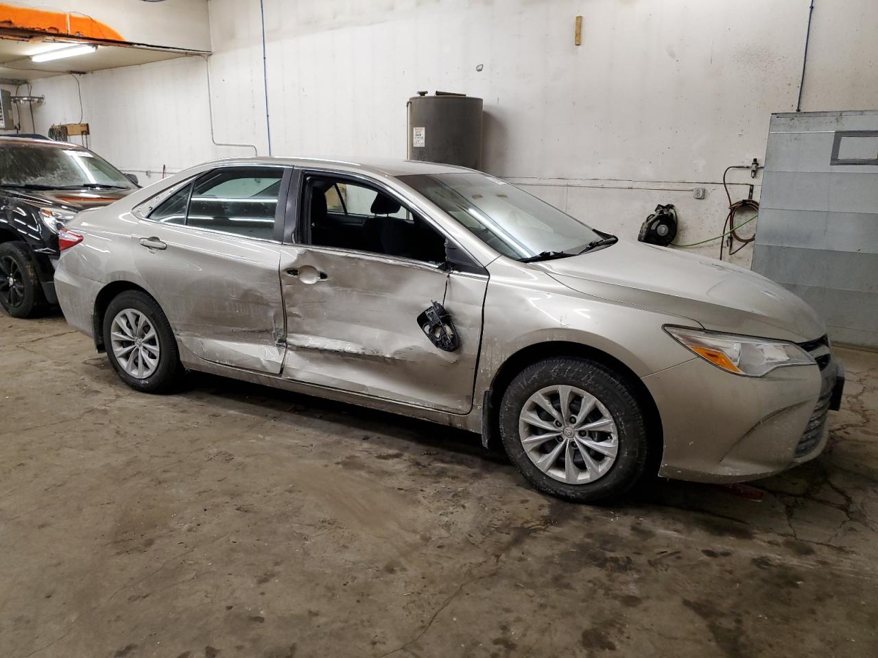 2015 Toyota Camry VIN 4T4BF1FK6FR461910 Copart auction photo, side damage thumbnail 4