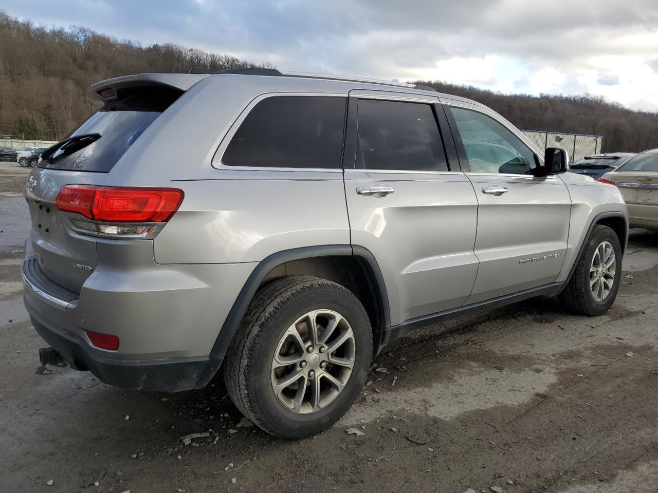 2015 Jeep Grand Cherokee VIN 1C4RJFBG4FC711743 Copart auction photo, front end / side damage thumbnail 3