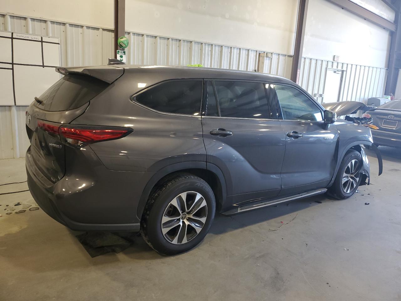 2021 Toyota Highlander VIN 5TDGARAH0MS008414 Copart auction photo, front end damage thumbnail 3