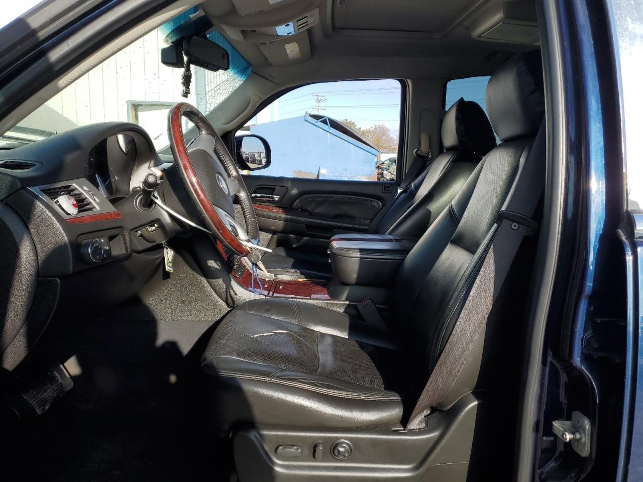2008 Cadillac Escalade VIN 1GYFK63808R173981 Copart auction photo, side / front end damage thumbnail 7