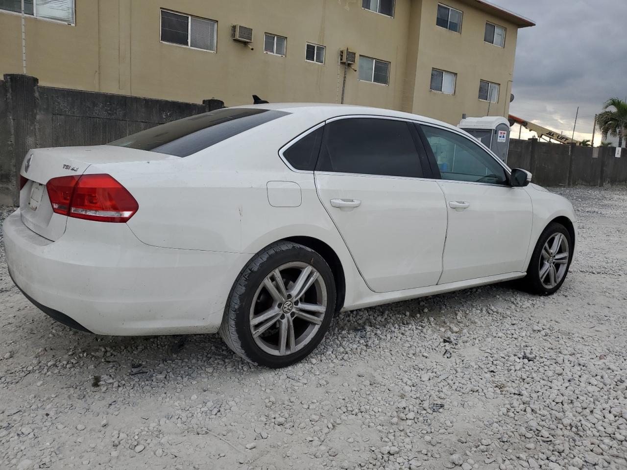 2014 Volkswagen Passat VIN 1VWBT7A35EC061543 Copart auction photo, front end damage thumbnail 3
