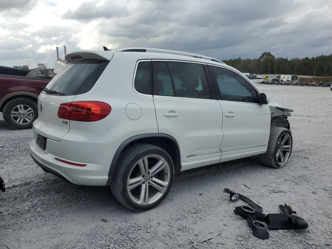 2016 Volkswagen Tiguan VIN WVGAV7AX3GW024256 Copart auction photo, front end / side damage thumbnail 3