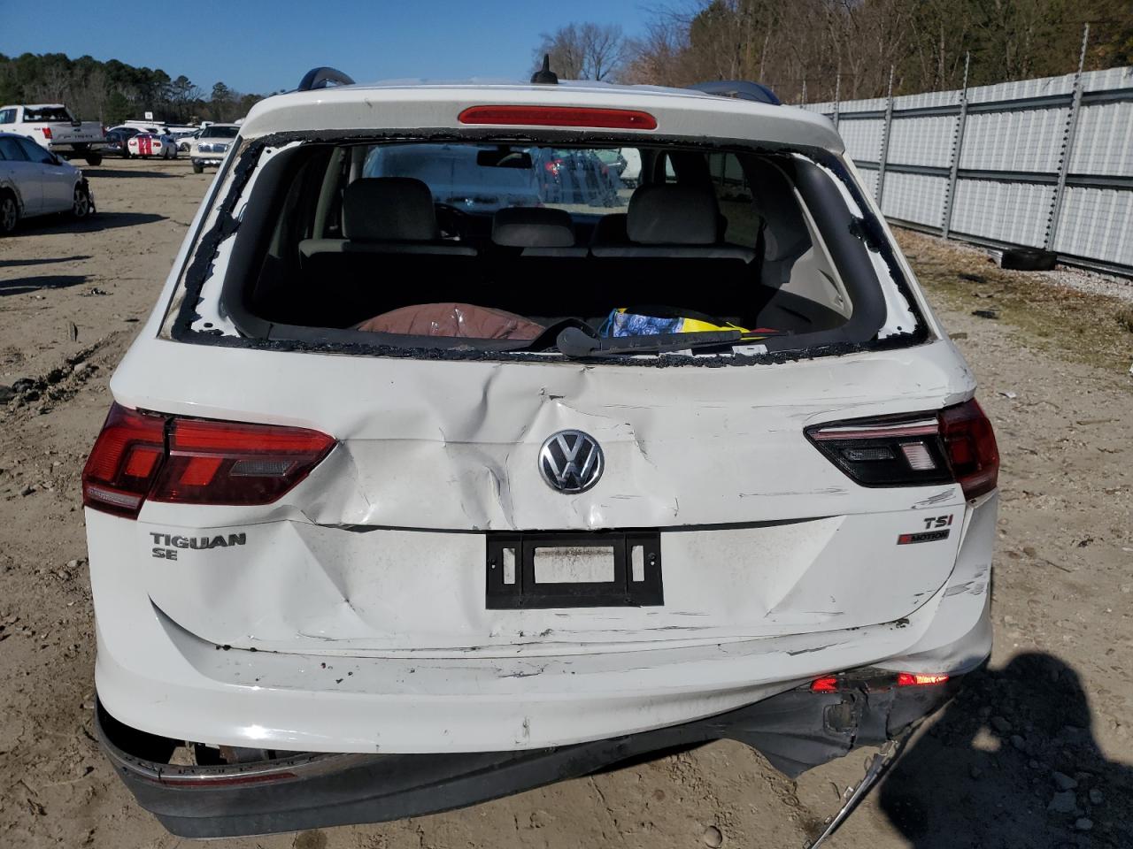 2018 Volkswagen Tiguan VIN 3VV2B7AX5JM001796 Copart auction photo, rear end / minor dent/scratches damage thumbnail 6