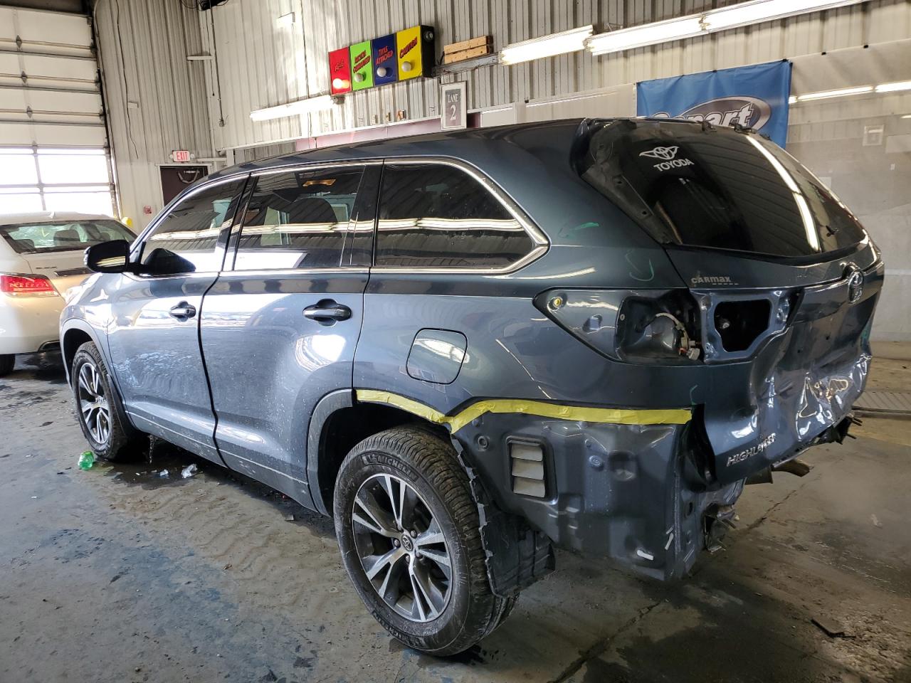 2019 Toyota Highlander VIN 5TDZARFHXKS043671 Copart auction photo, rear end damage thumbnail 2