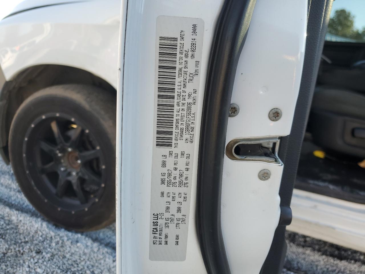 2015 RAM 1500 VIN 1C6RR6FG1FS628836 Copart auction photo, side / front end damage thumbnail 12