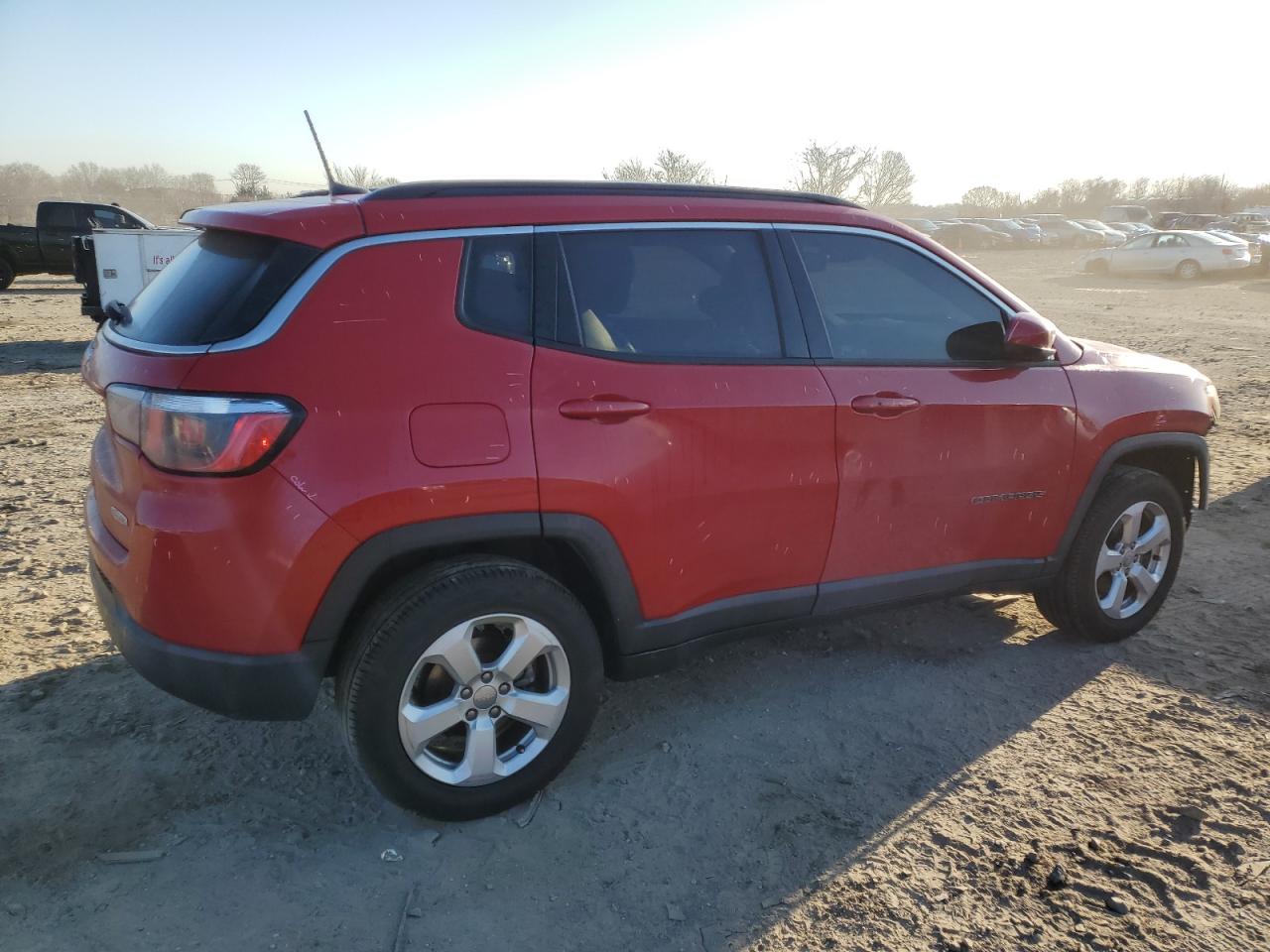 2018 Jeep Compass VIN 3C4NJDBB5JT345215 Copart auction photo, front end / minor dent/scratches damage thumbnail 3