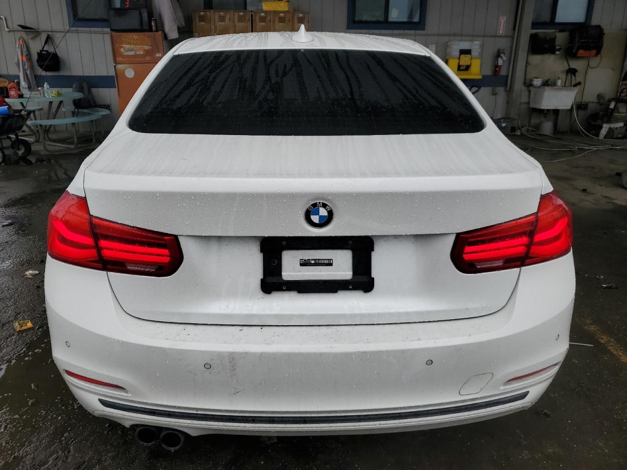 2016 BMW 3er VIN WBA8E9G59GNU28170 Copart auction photo, front end / side damage thumbnail 6