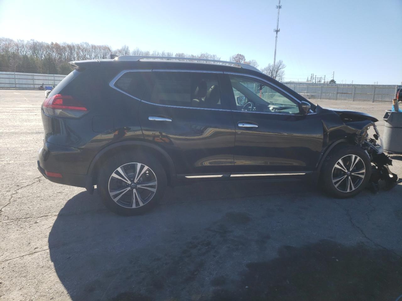 2017 Nissan Rogue VIN 5N1AT2MT5HC867895 Copart auction photo, front end / minor dent/scratches damage thumbnail 3