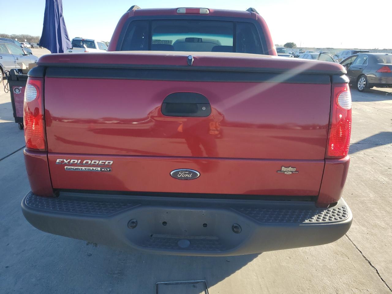 2004 Ford Explorer VIN 1FMZU67K24UA38992 Copart auction photo, front end / minor dent/scratches damage thumbnail 6