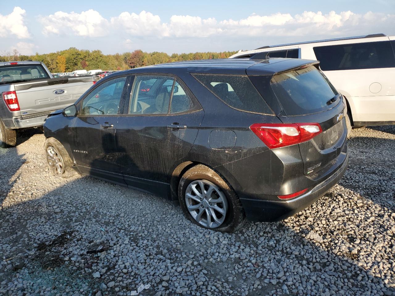 2018 Chevrolet Equinox VIN 2GNAXHEV5J6348606 Copart auction photo, front end damage thumbnail 2