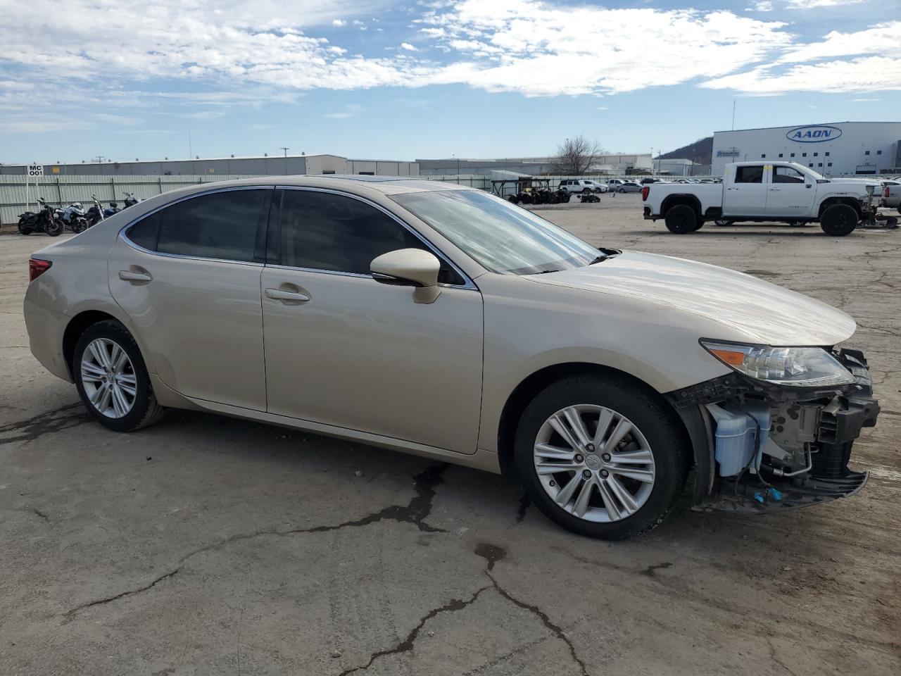 2015 Lexus ES VIN JTHBK1GG0F2152979 Copart auction photo, front end / minor dent/scratches damage thumbnail 4