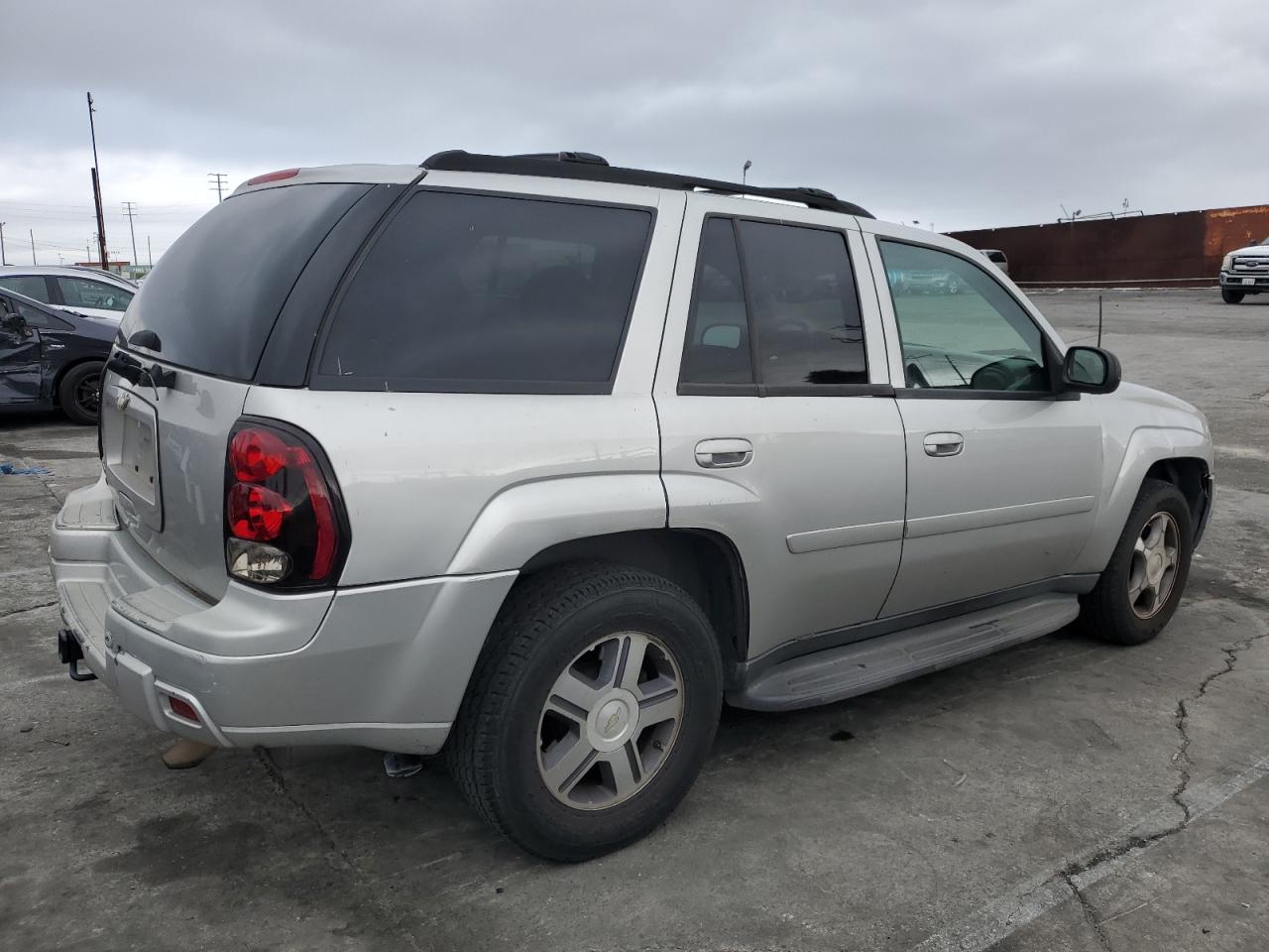 2008 Chevrolet TrailBlazer VIN 1GNDS13S082119284 Copart auction photo, side damage thumbnail 3