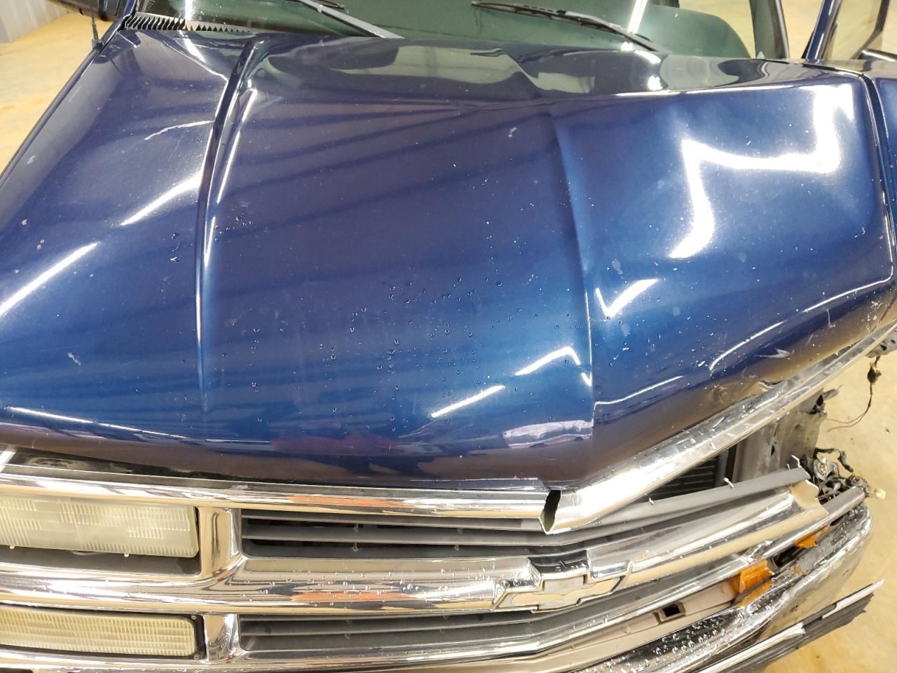1998 Chevrolet GMT-400 VIN 1GCEK19RXWE175245 Copart auction photo, front end / undercarriage damage thumbnail 12