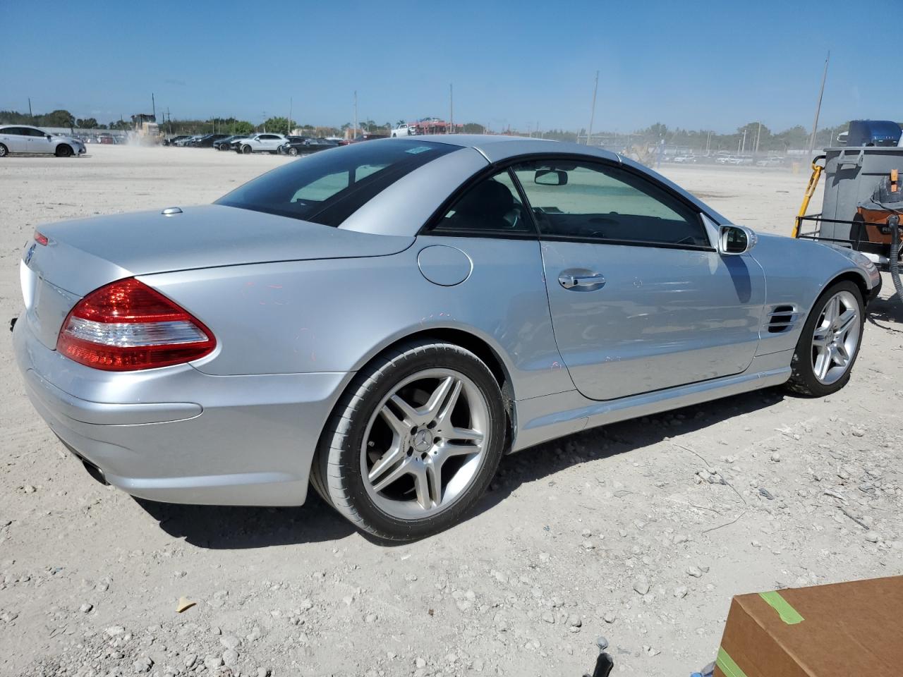 2007 Mercedes-Benz SL-klasse VIN WDBSK71F57F134782 Copart auction photo, front end / minor dent/scratches damage thumbnail 3