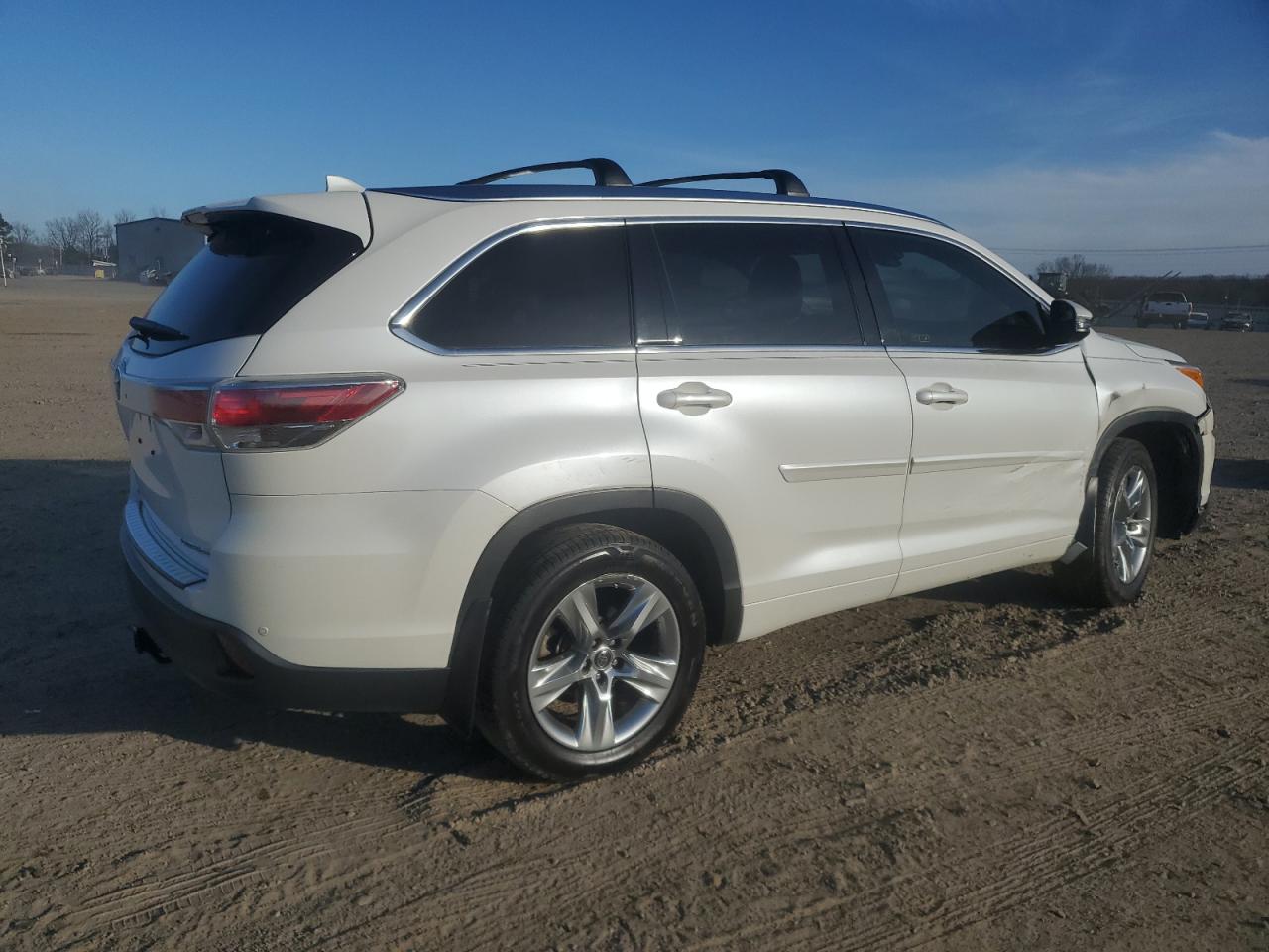 2016 Toyota Highlander VIN 5TDDKRFH0GS329396 Copart auction photo, front end / side damage thumbnail 3