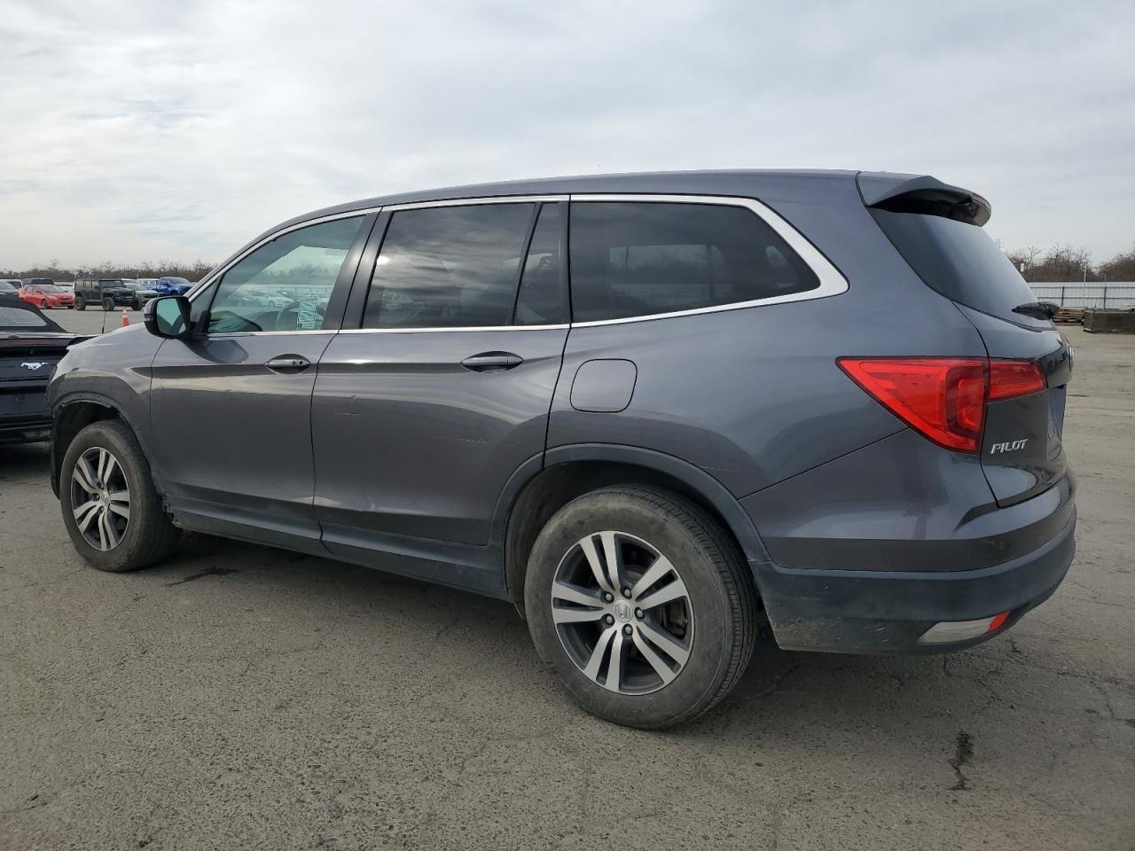 2018 Honda Pilot VIN 5FNYF5H33JB000963 Copart auction photo, front end damage thumbnail 2
