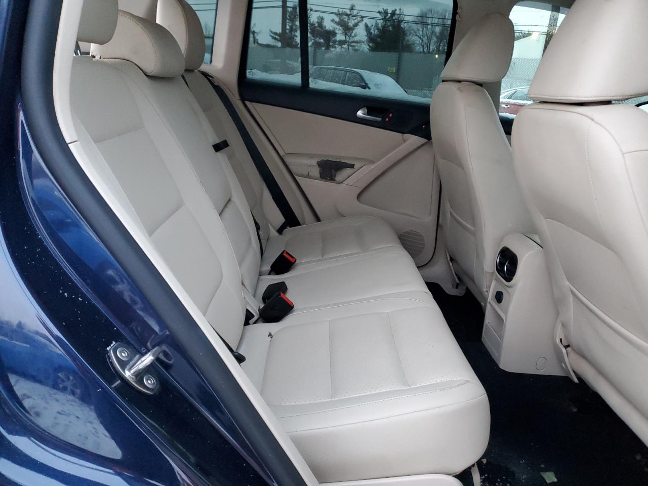 2016 Volkswagen Tiguan VIN WVGBV7AX0GW553409 Copart auction photo, rear end damage thumbnail 11