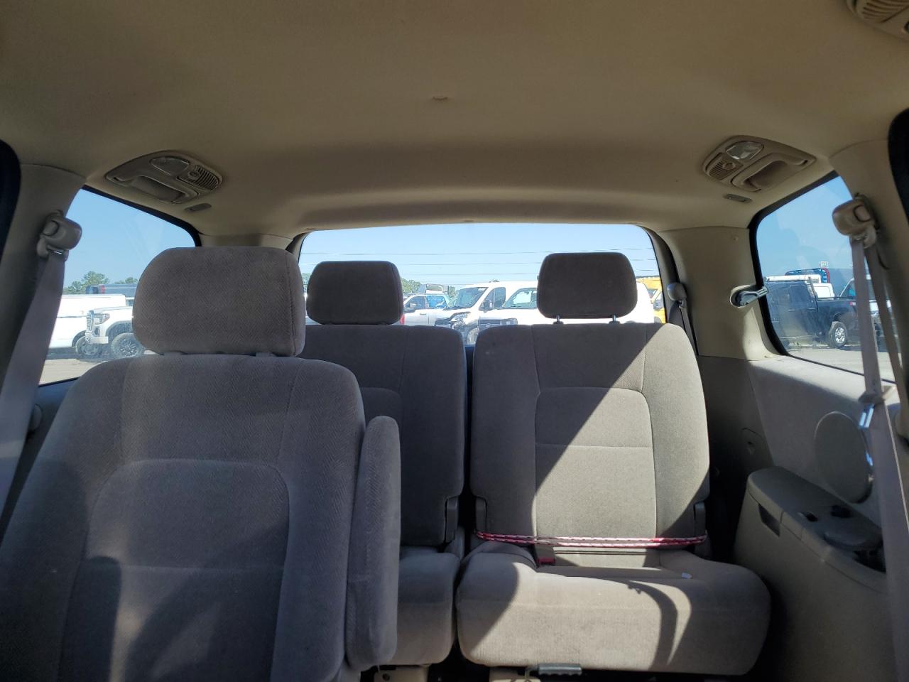 2003 KIA Sedona VIN KNDUP131736409797 Copart auction photo, front end / minor dent/scratches damage thumbnail 10