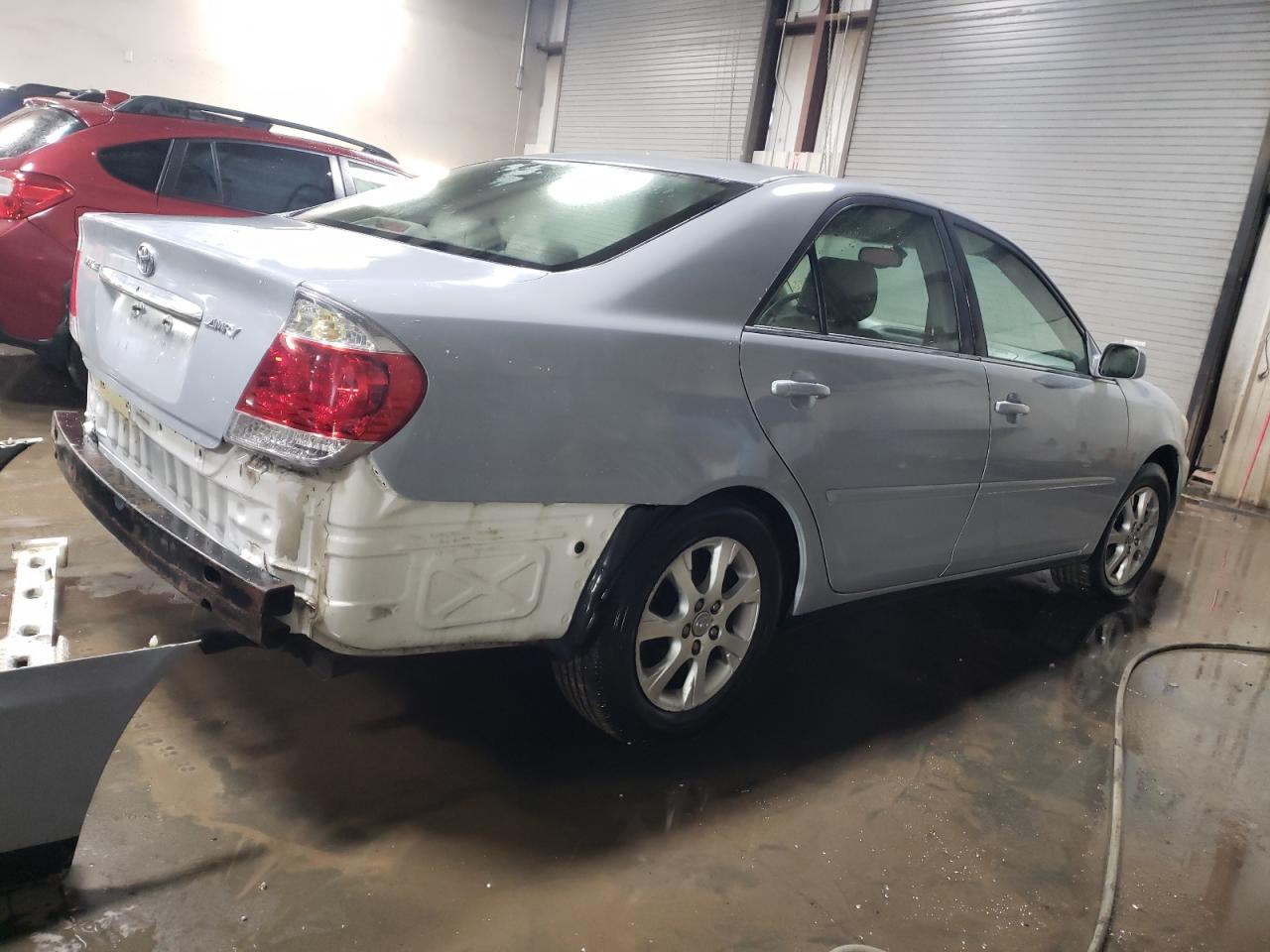 2005 Toyota Camry VIN 4T1BE30KX5U615275 Copart auction photo, rear end damage thumbnail 3