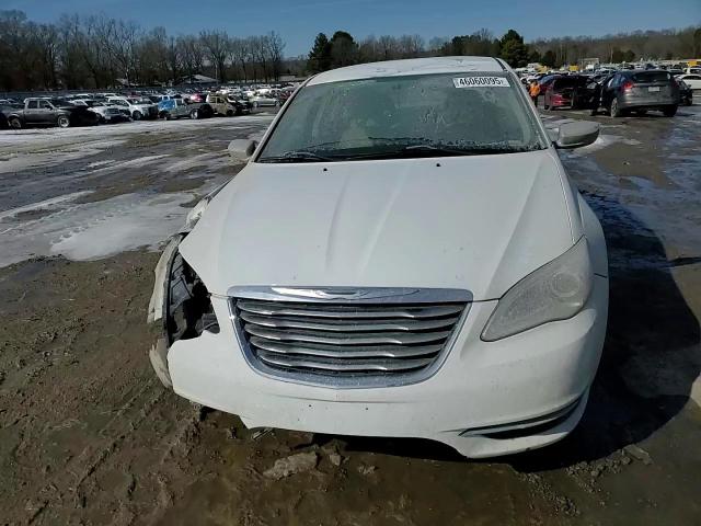 2013 Chrysler 200 VIN 1C3CCBCG0DN559005 Copart auction photo, front end / minor dent/scratches damage thumbnail 10