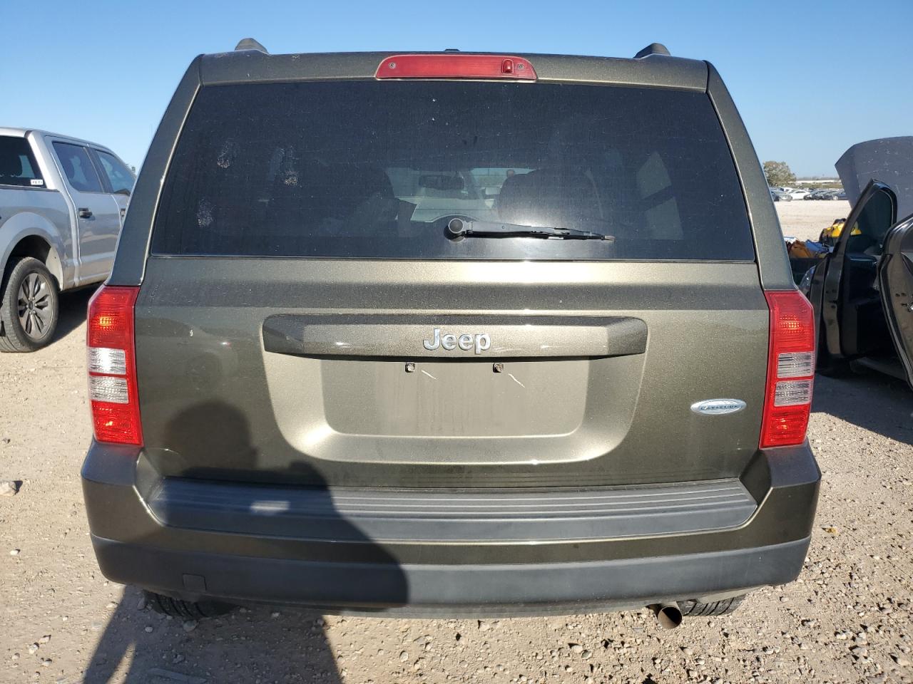 2015 Jeep Liberty (Patriot) VIN 1C4NJPFB8FD359263 Copart auction photo, front end / minor dent/scratches damage thumbnail 6